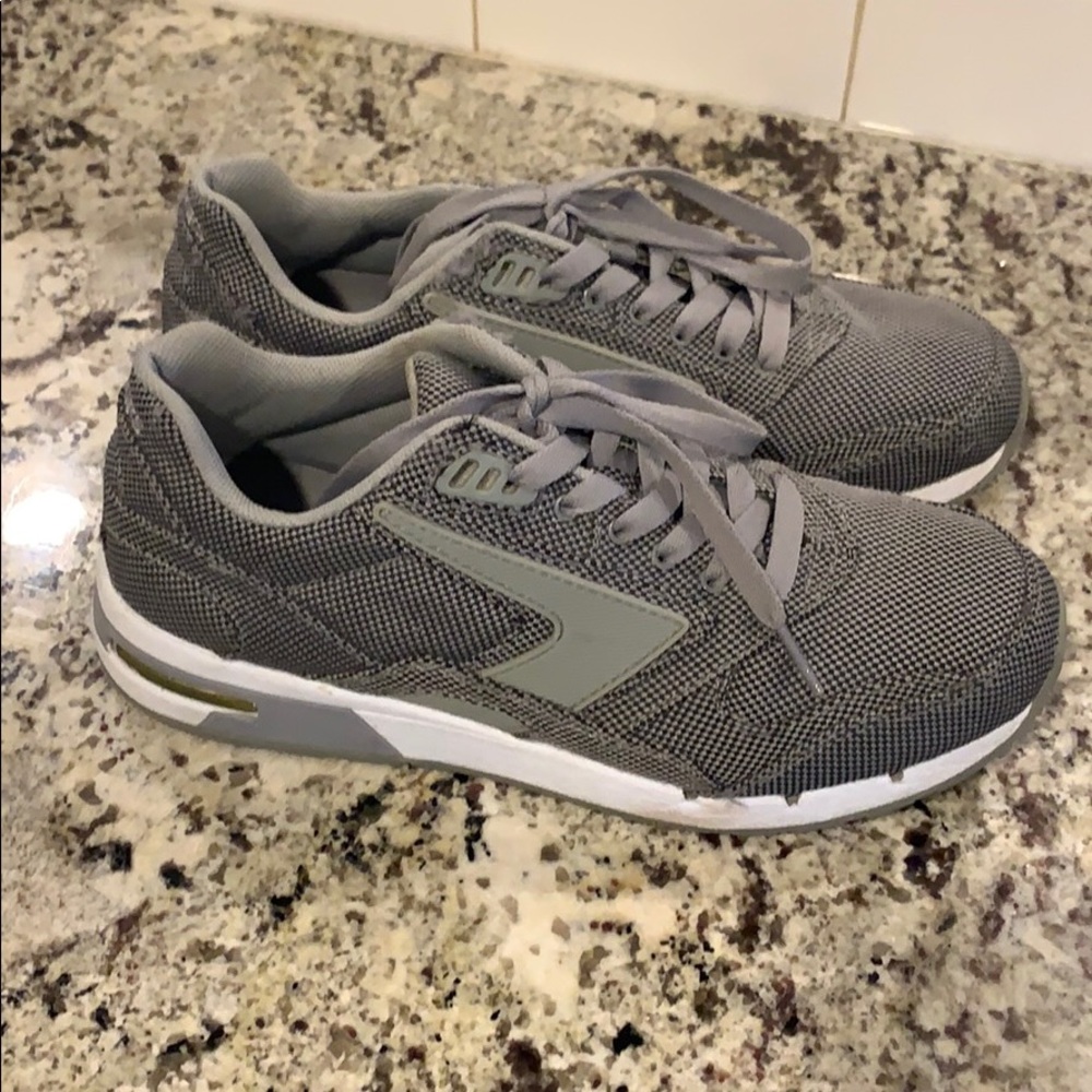 Brooks tennis shoes